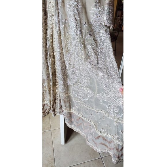 Maria B Off White / Beige Dress with Beautiful Embroidery (3 piece suit) - Picture 9 of 15